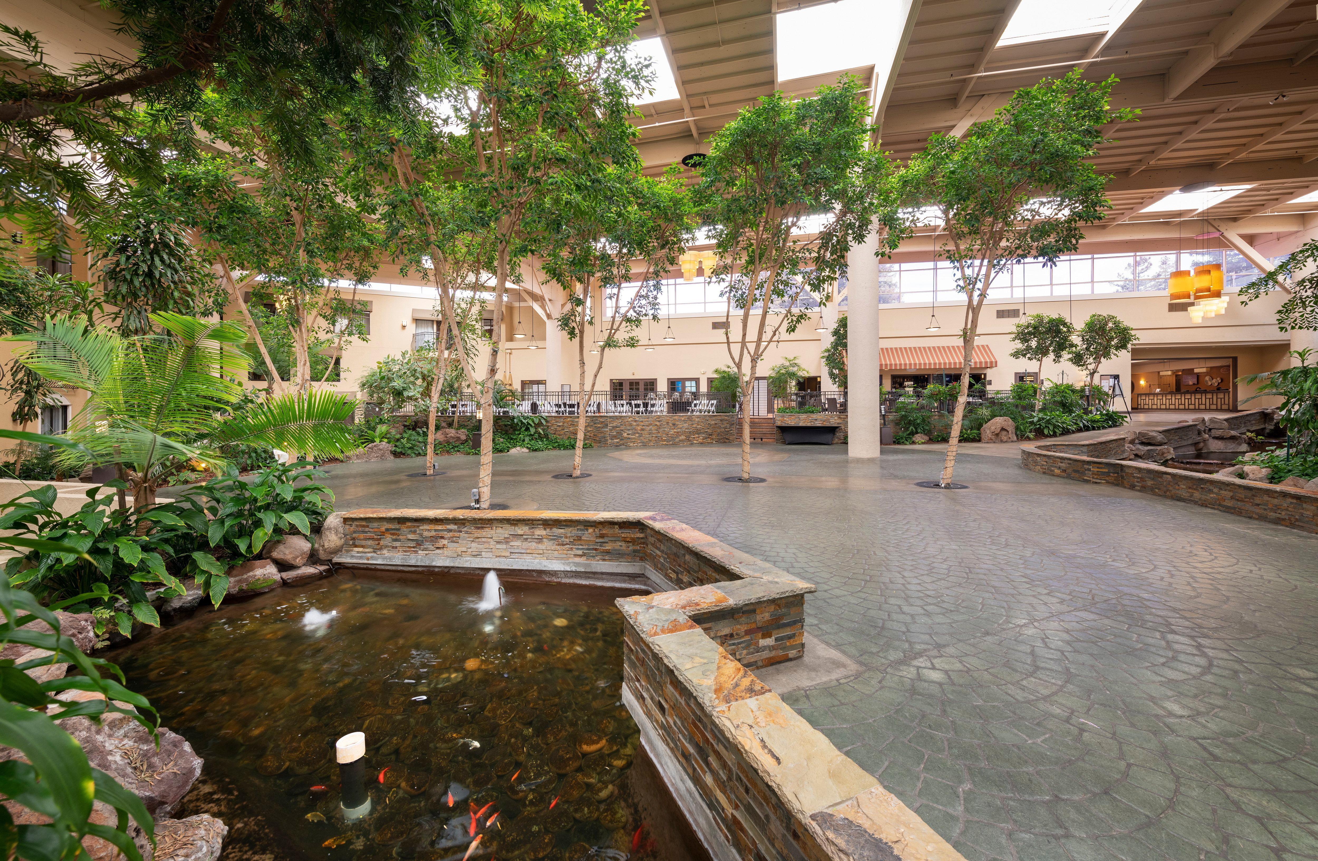 Concord Plaza Hotel Exterior photo