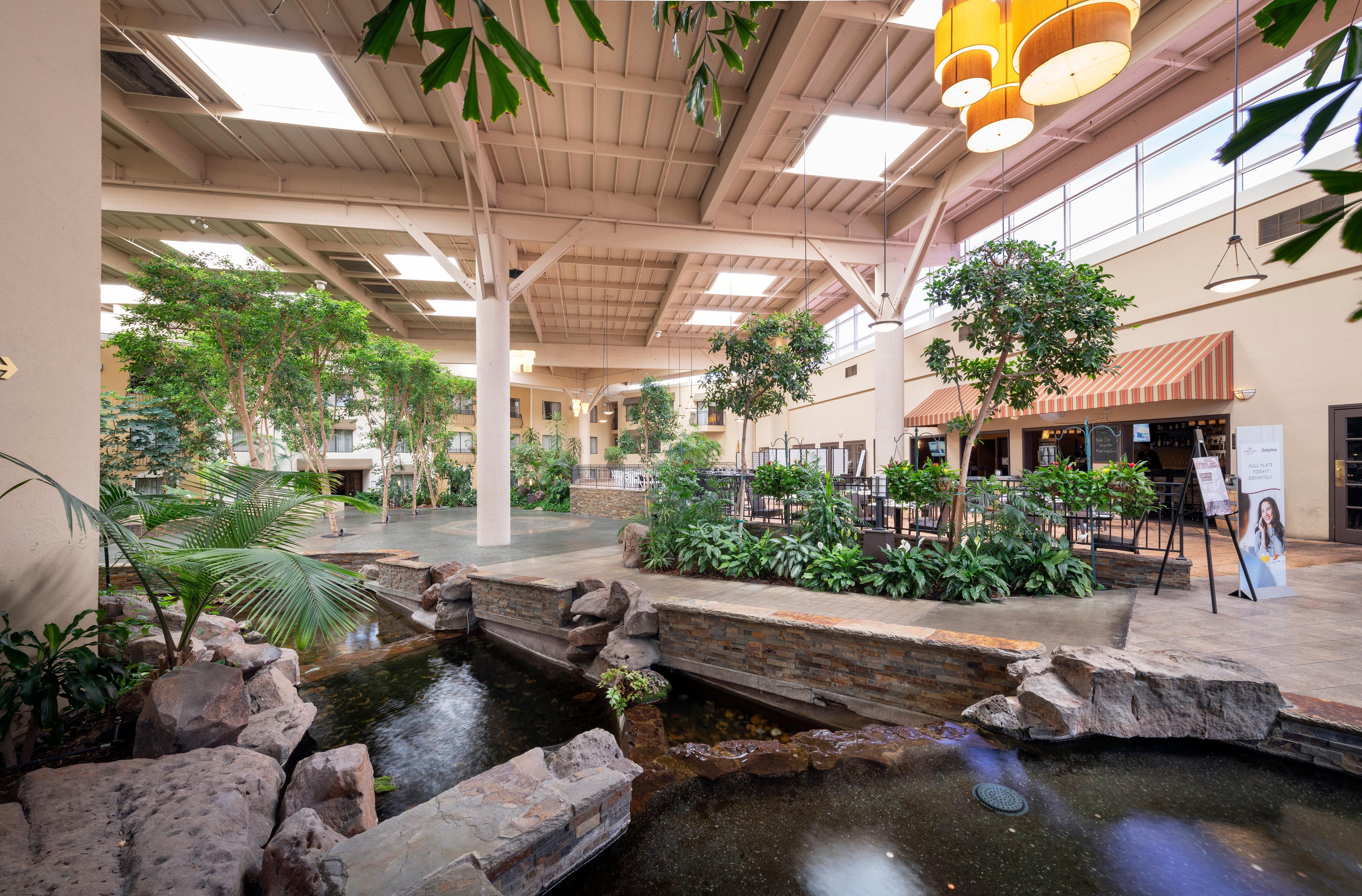 Concord Plaza Hotel Exterior photo